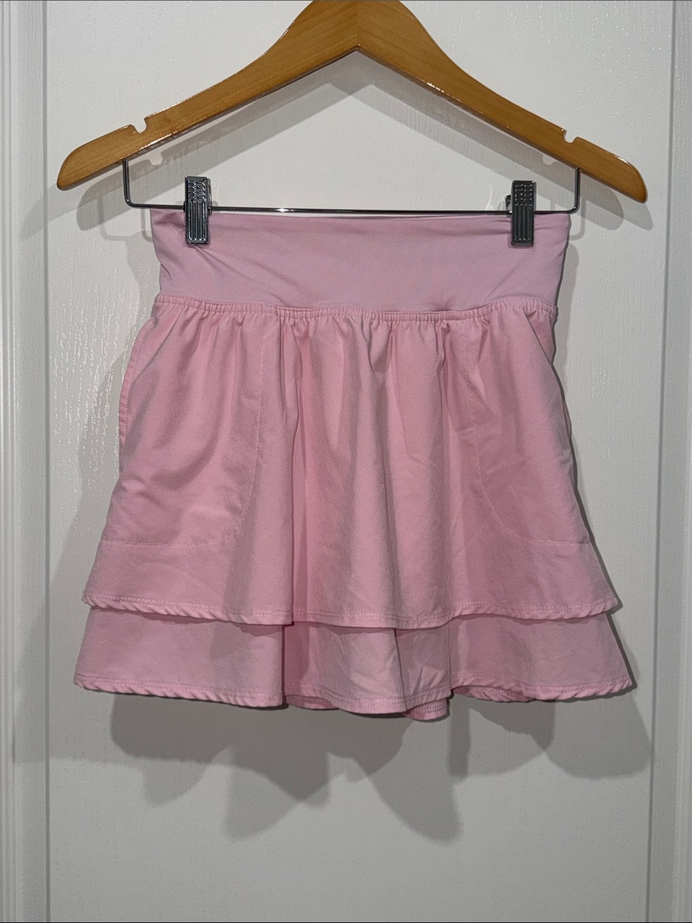 Footjoy Women’s Tiered Pink Skirt for golf
Or tennis with built in shorts xsmall